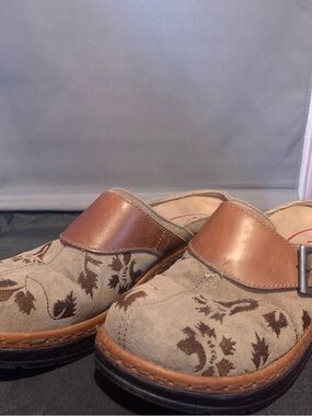 Klogs Women’s Austin Slip-ons in Taupe Suede Tapestry